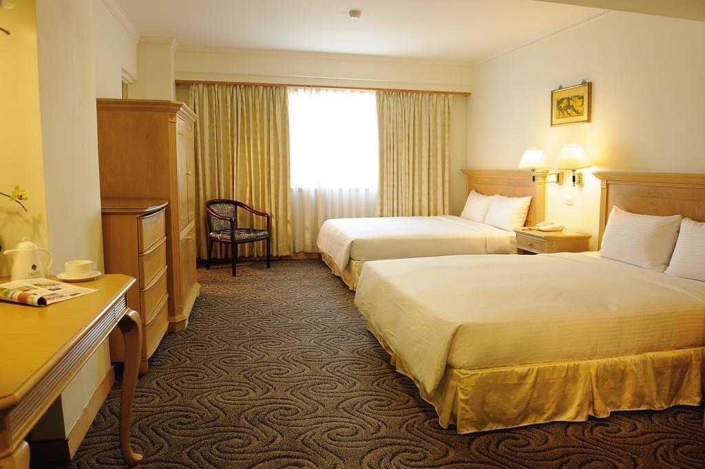 Cambridge Tainan Hotel Buitenkant foto