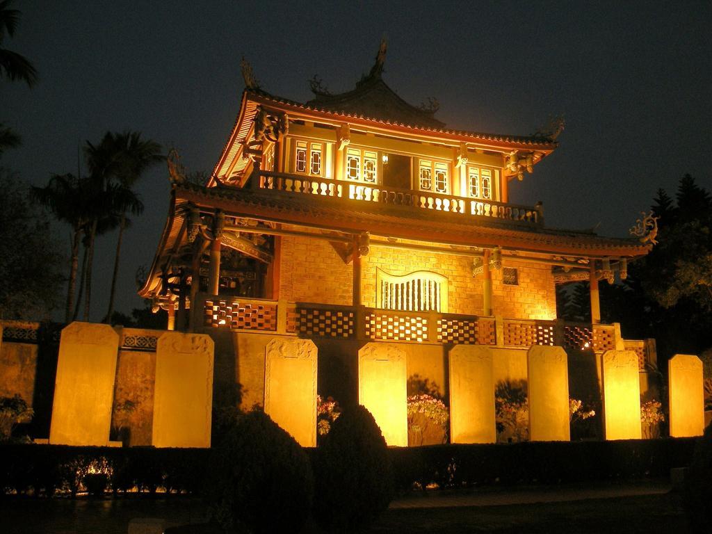 Cambridge Tainan Hotel Buitenkant foto