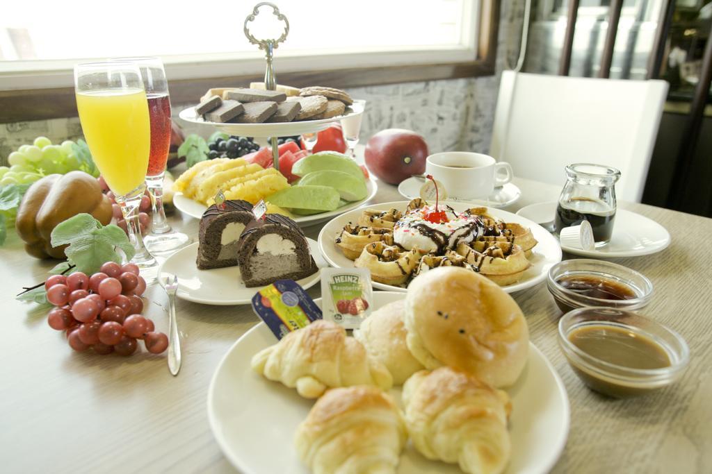 Cambridge Tainan Hotel Buitenkant foto