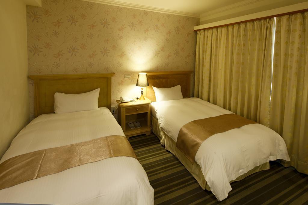 Cambridge Tainan Hotel Buitenkant foto