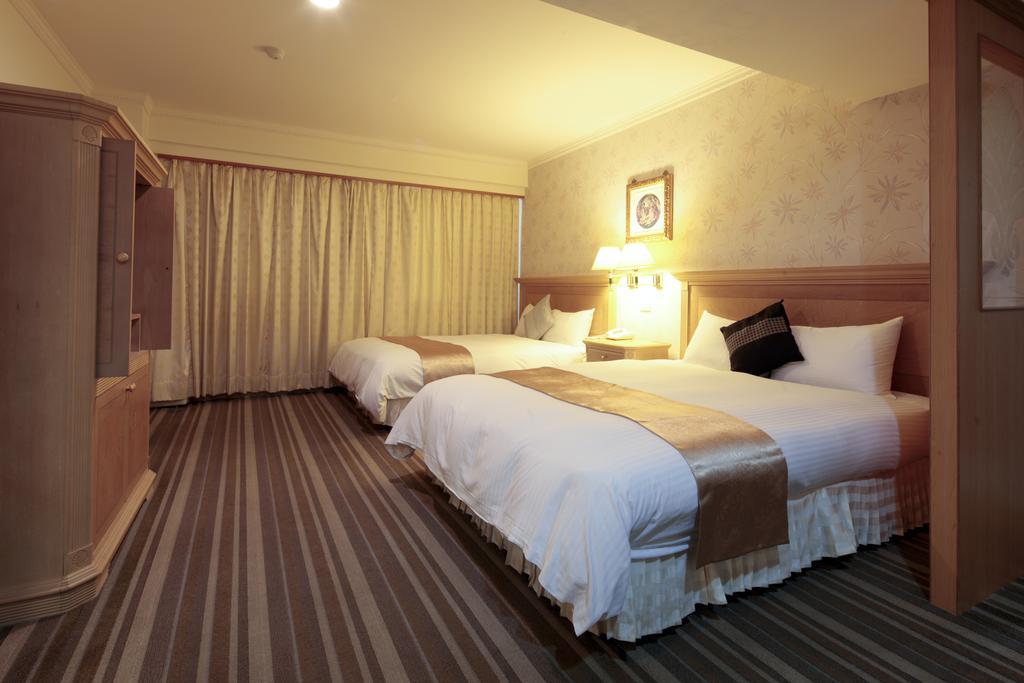 Cambridge Tainan Hotel Buitenkant foto