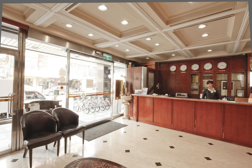 Cambridge Tainan Hotel Buitenkant foto