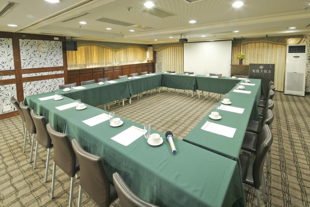Cambridge Tainan Hotel Buitenkant foto