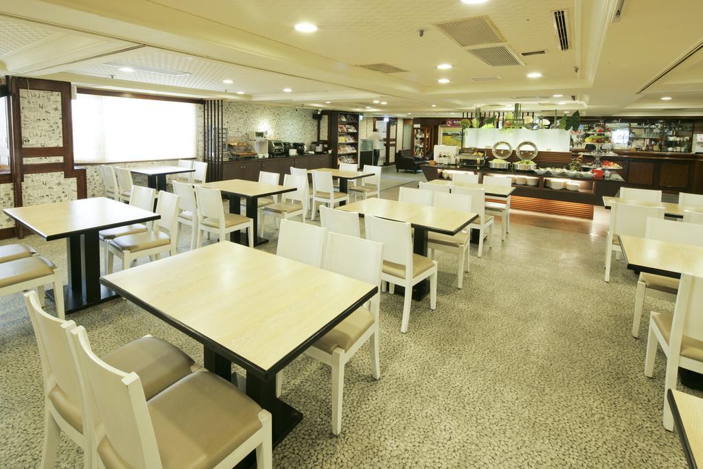 Cambridge Tainan Hotel Buitenkant foto