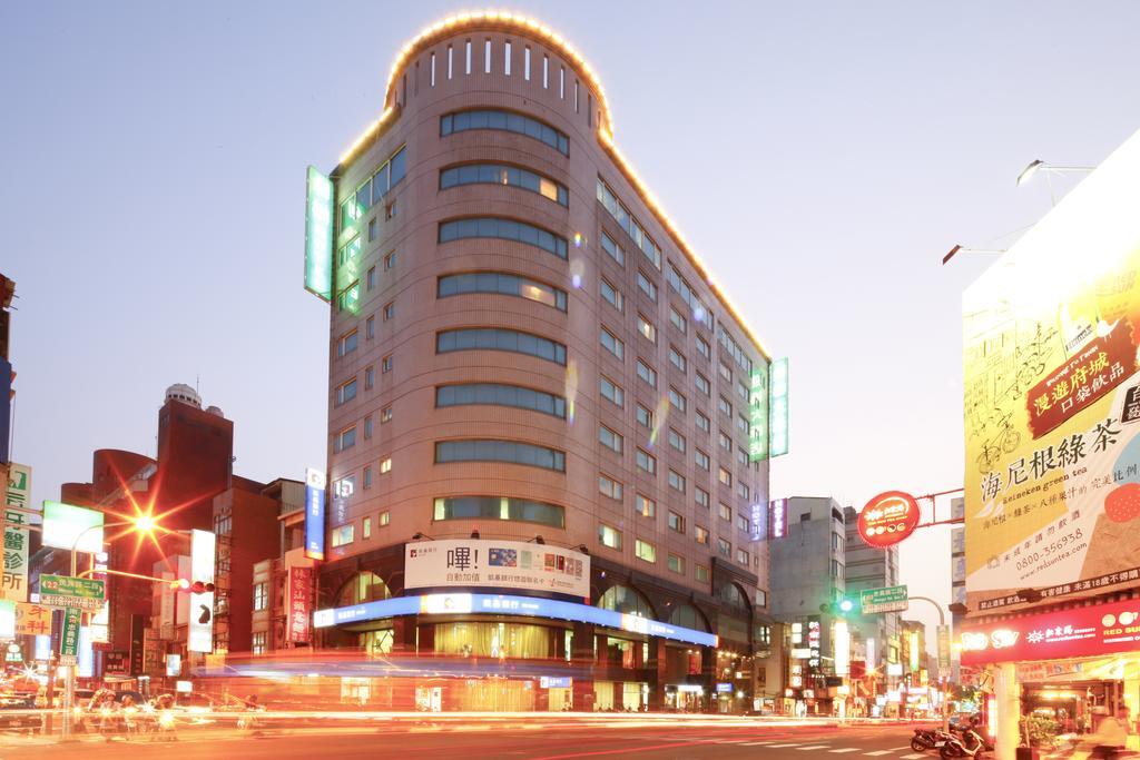 Cambridge Tainan Hotel Buitenkant foto