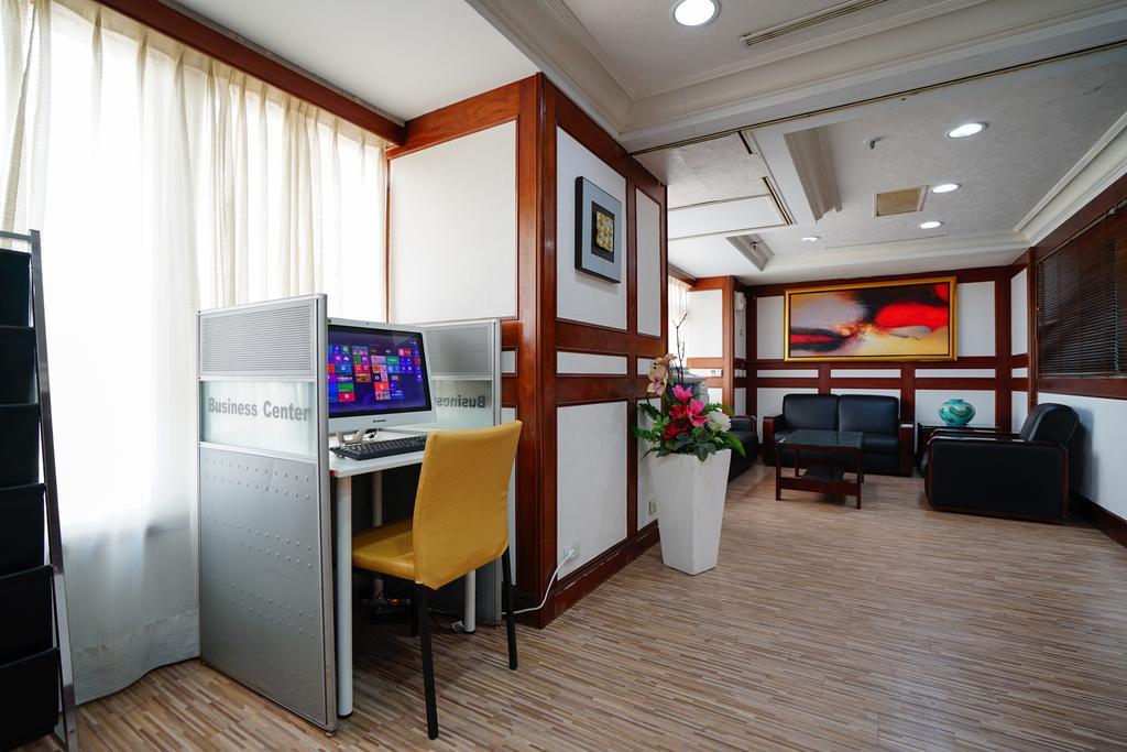 Cambridge Tainan Hotel Buitenkant foto