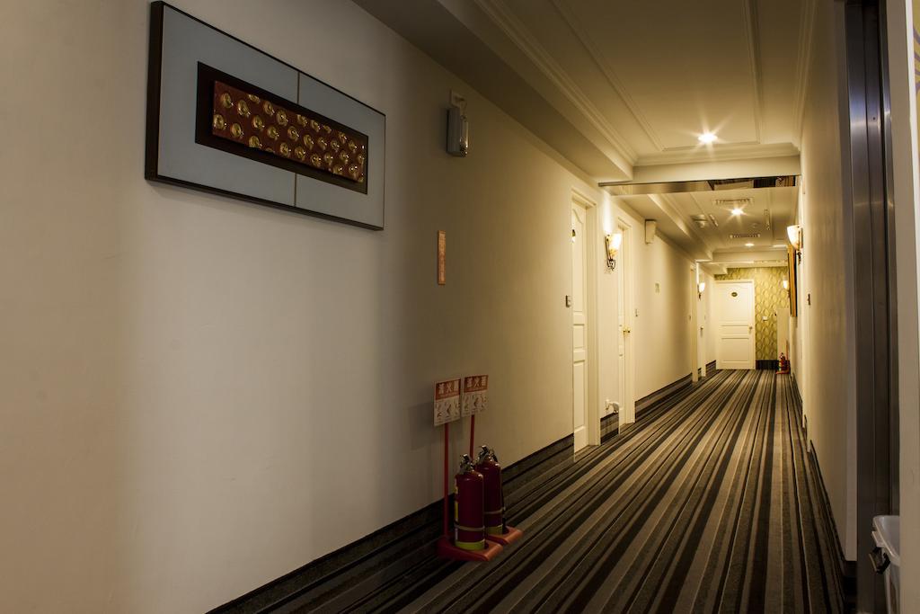Cambridge Tainan Hotel Buitenkant foto