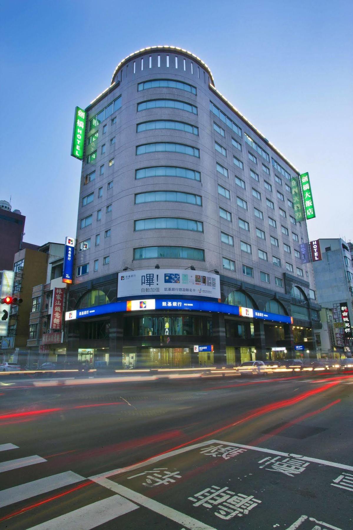 Cambridge Tainan Hotel Buitenkant foto